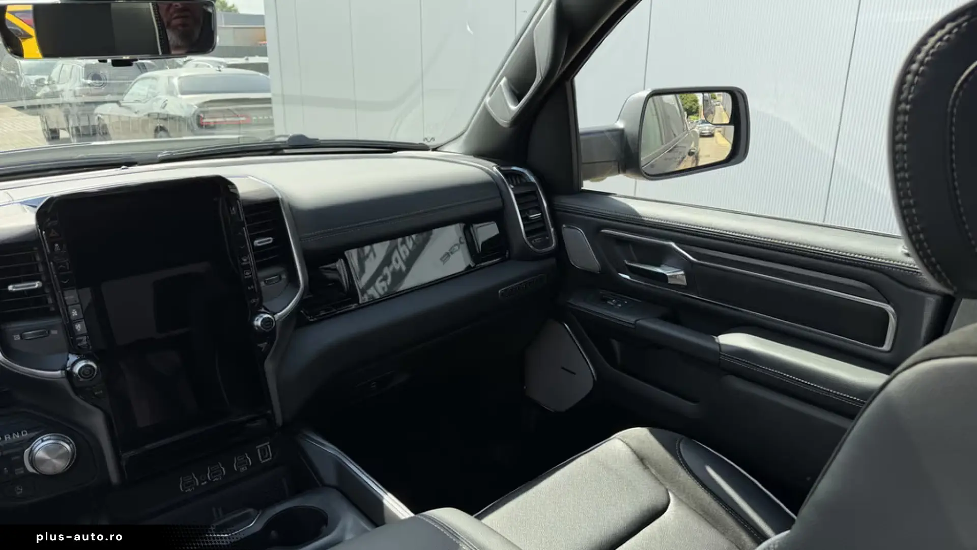 Dodge RAM 1500 CrewCab Laramie 5.7V8 MY26