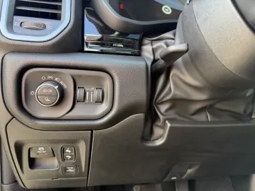 Dodge RAM 1500 CrewCab Laramie 5.7V8 MY26