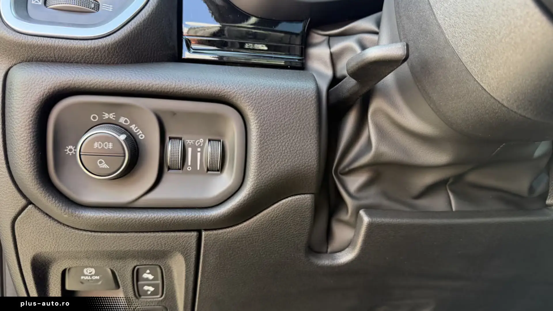 Dodge RAM 1500 CrewCab Laramie 5.7V8 MY26