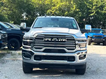 Dodge RAM 2500 Crew Cab Laramie 6.7l HO
