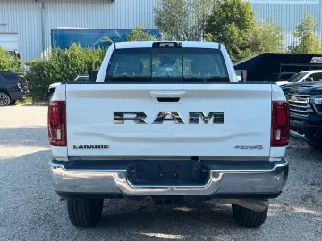 Dodge RAM 2500 Crew Cab Laramie 6.7l HO