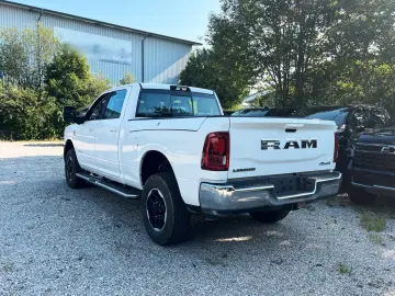 Dodge RAM 2500 Crew Cab Laramie 6.7l HO