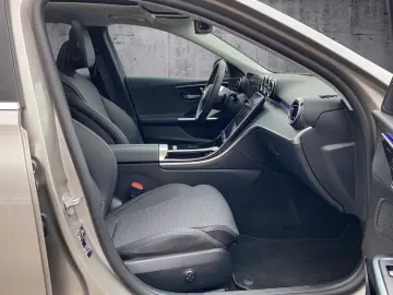 MERCEDES-BENZ C 300e Limousine 4Matic Navi PDC Kamera LED
