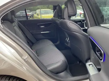 MERCEDES-BENZ C 300e Limousine 4Matic Navi PDC Kamera LED