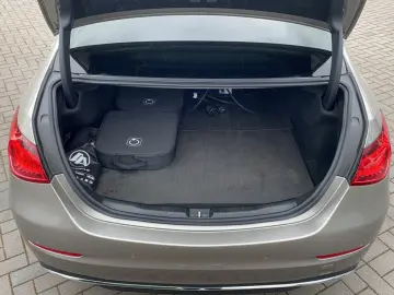 MERCEDES-BENZ C 300e Limousine 4Matic Navi PDC Kamera LED
