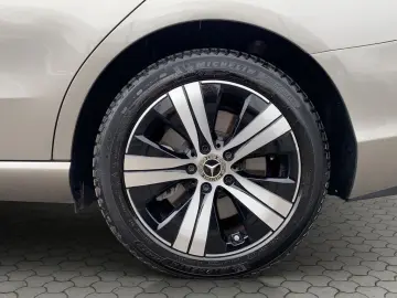 MERCEDES-BENZ C 300e Limousine 4Matic Navi PDC Kamera LED
