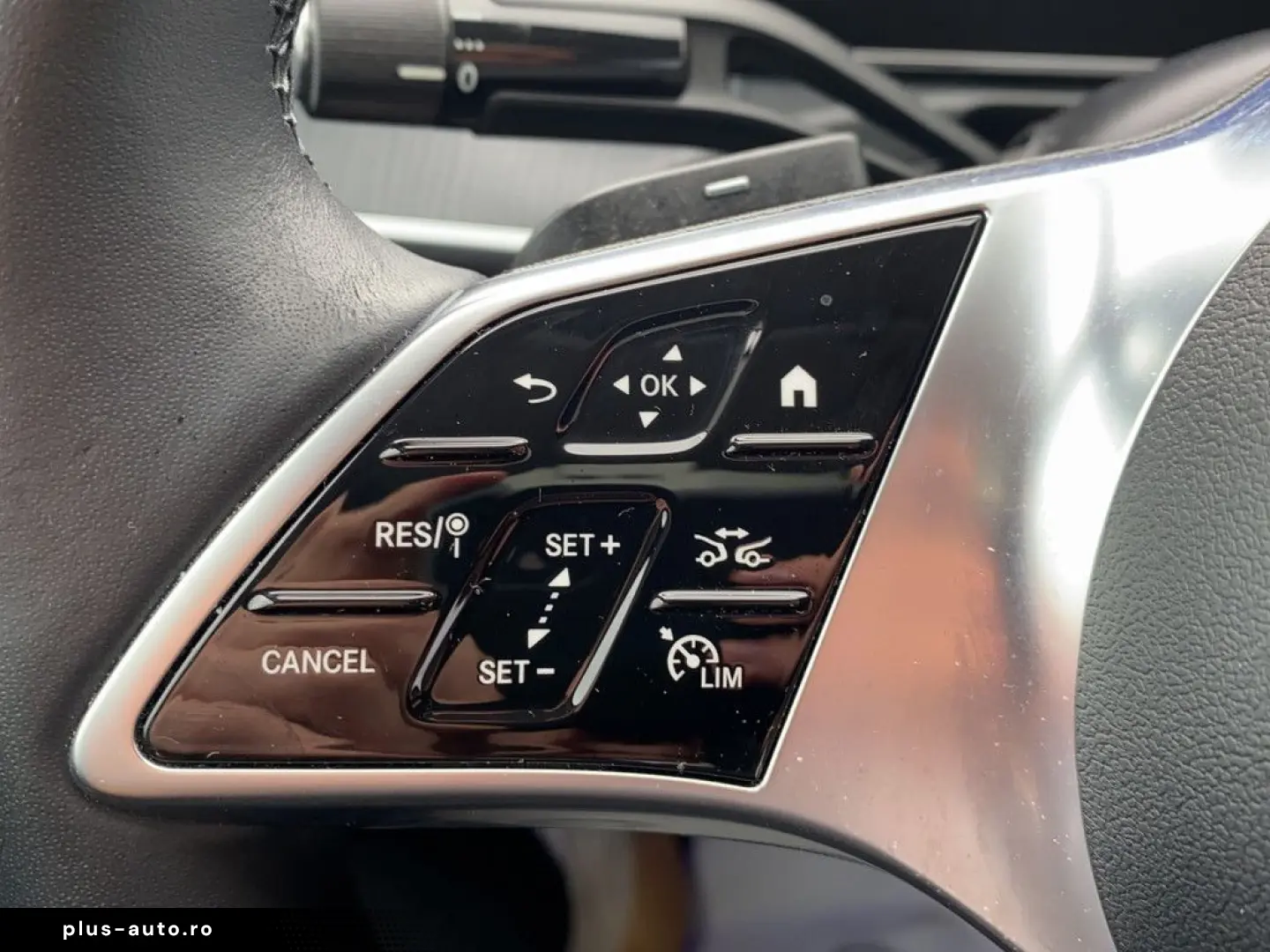 MERCEDES-BENZ C 300e Limousine 4Matic Navi PDC Kamera LED