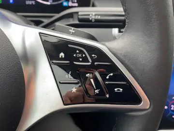 MERCEDES-BENZ C 300e Limousine 4Matic Navi PDC Kamera LED