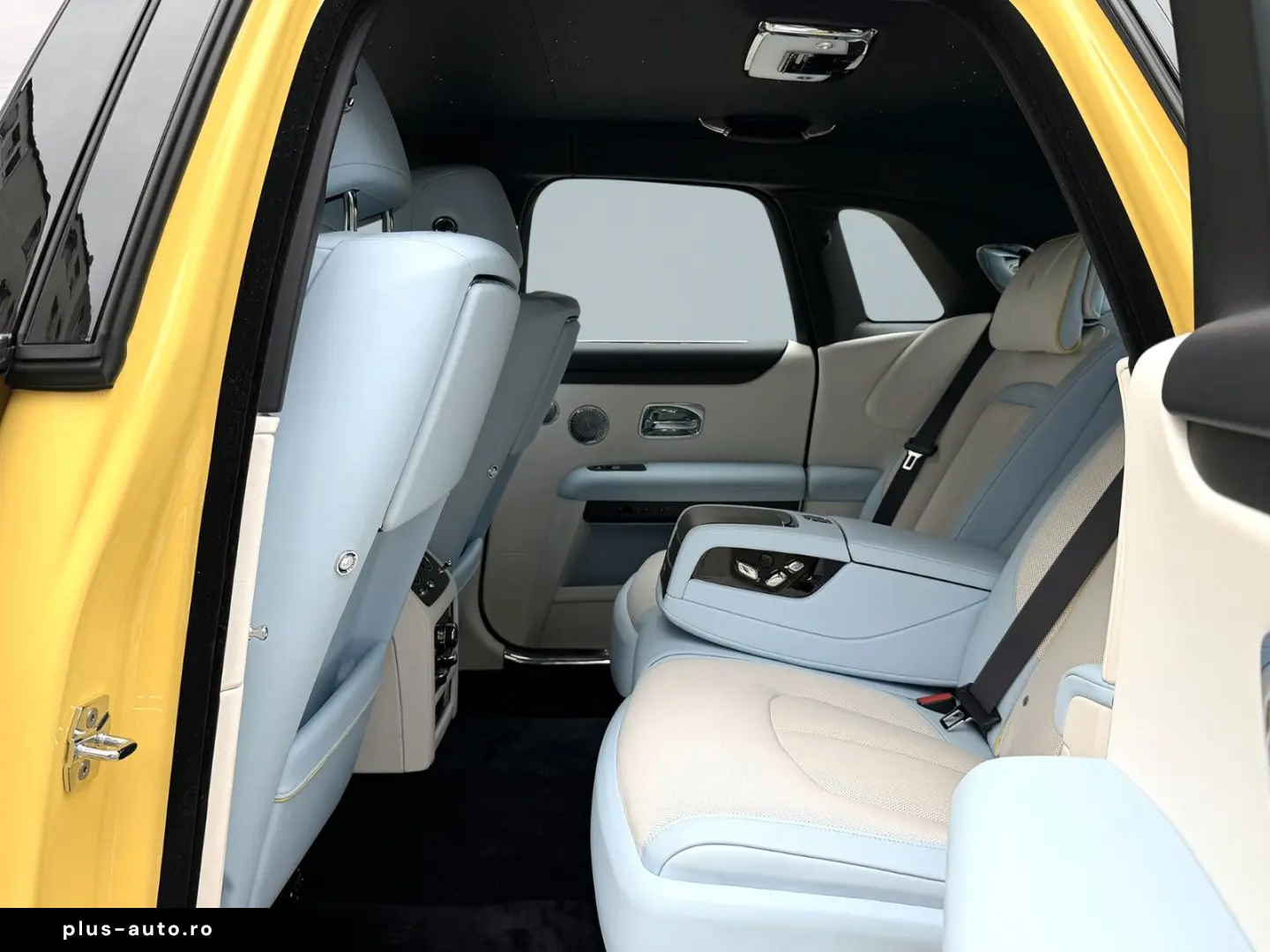 ROLLS ROYCE Ghost Series ll Theatre Picnic BeSpoke Massage