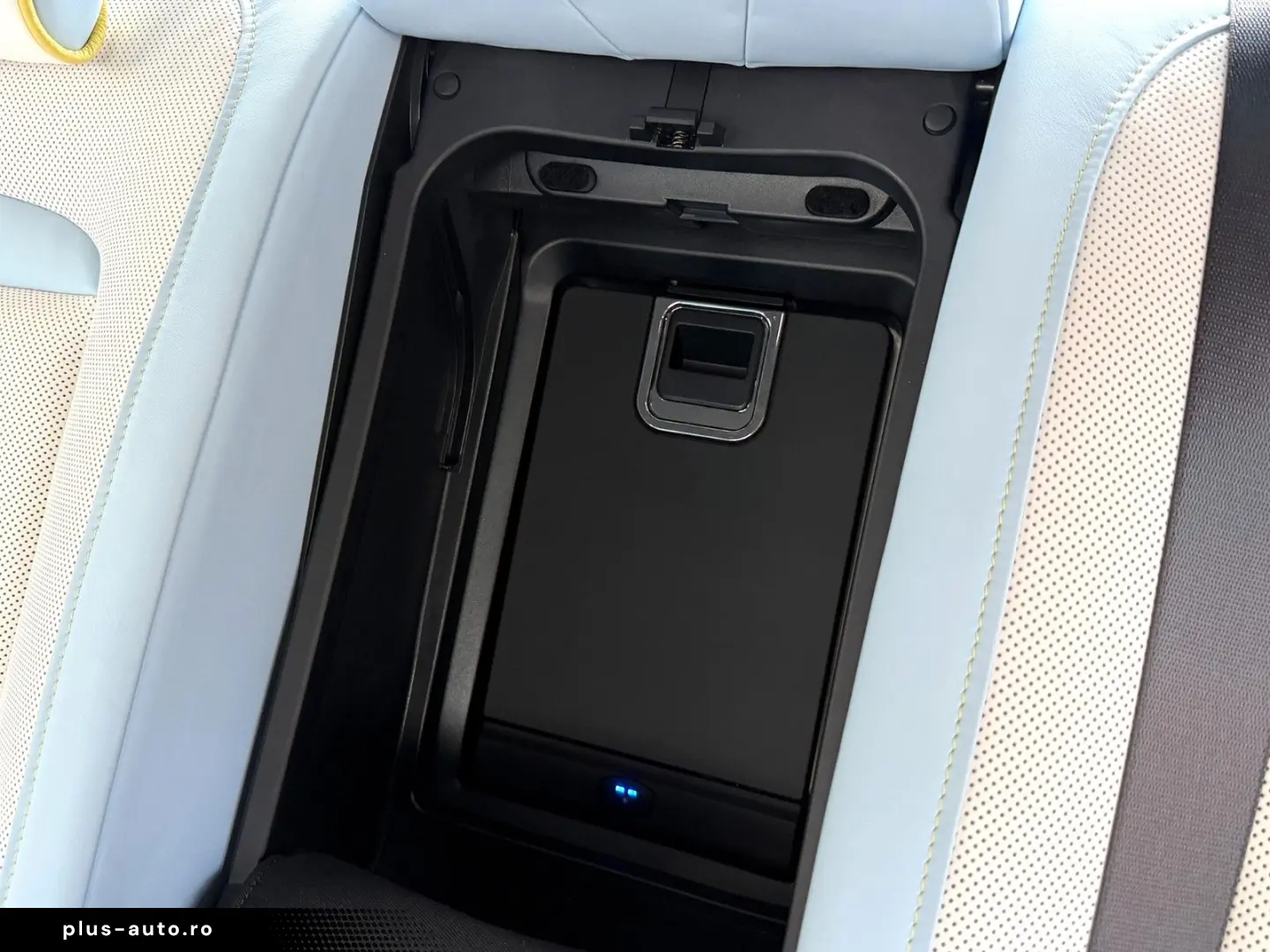 ROLLS ROYCE Ghost Series ll Theatre Picnic BeSpoke Massage