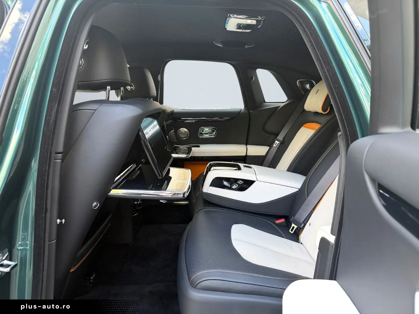 ROLLS ROYCE Ghost Series ll Theatre Picnic BeSpoke Massage