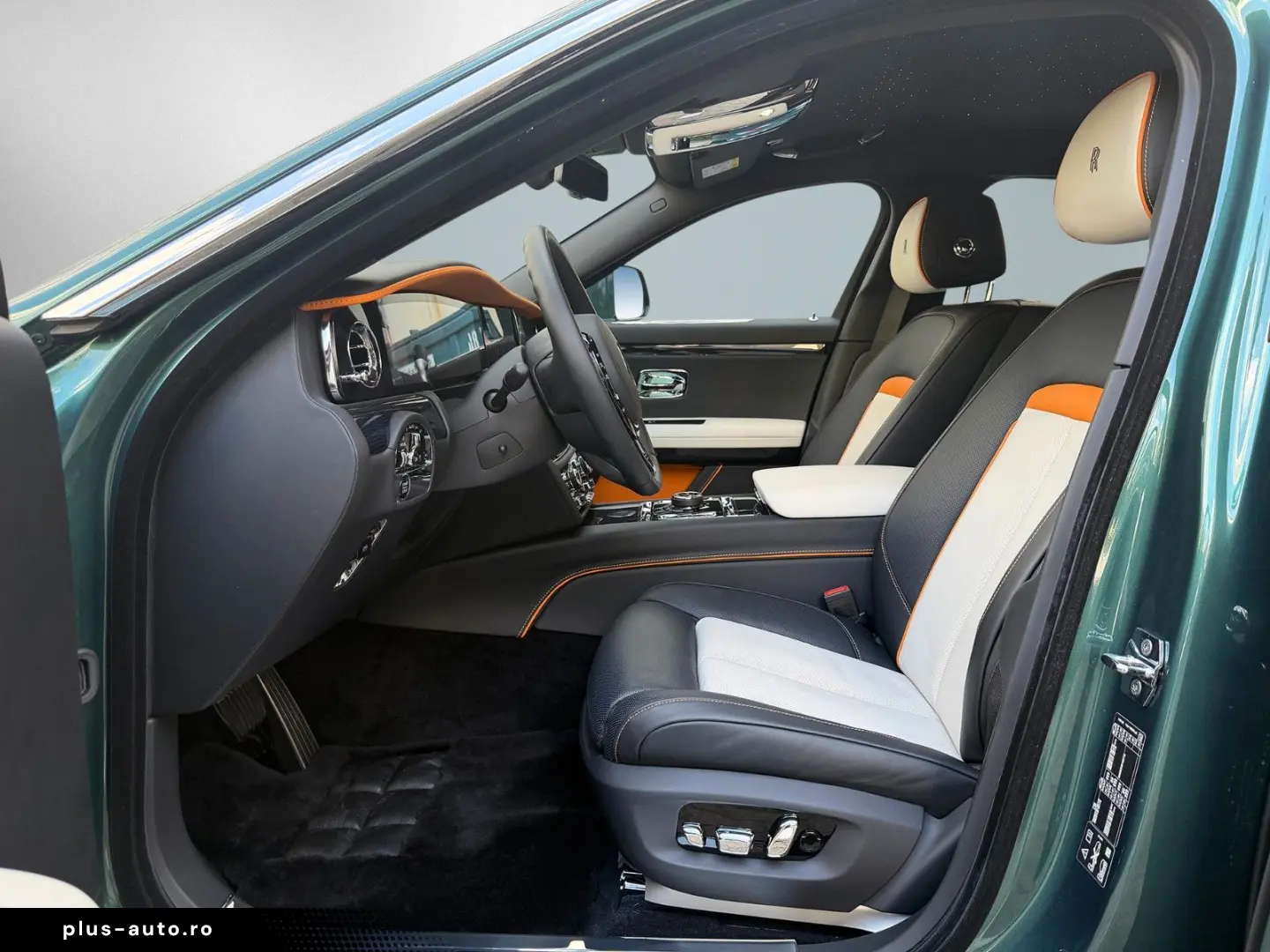 ROLLS ROYCE Ghost Series ll Theatre Picnic BeSpoke Massage