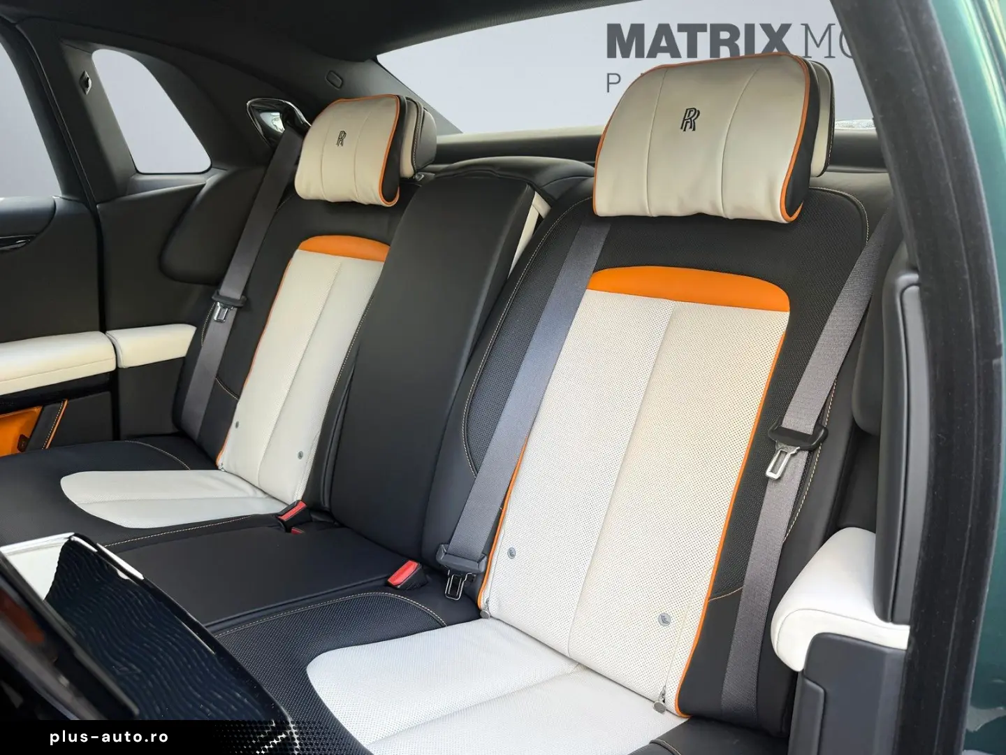 ROLLS ROYCE Ghost Series ll Theatre Picnic BeSpoke Massage