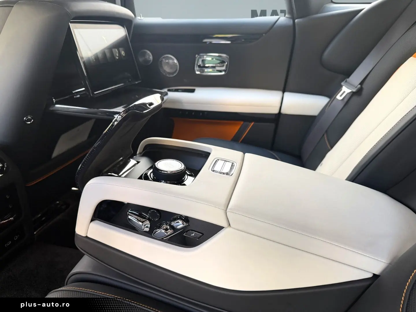 ROLLS ROYCE Ghost Series ll Theatre Picnic BeSpoke Massage