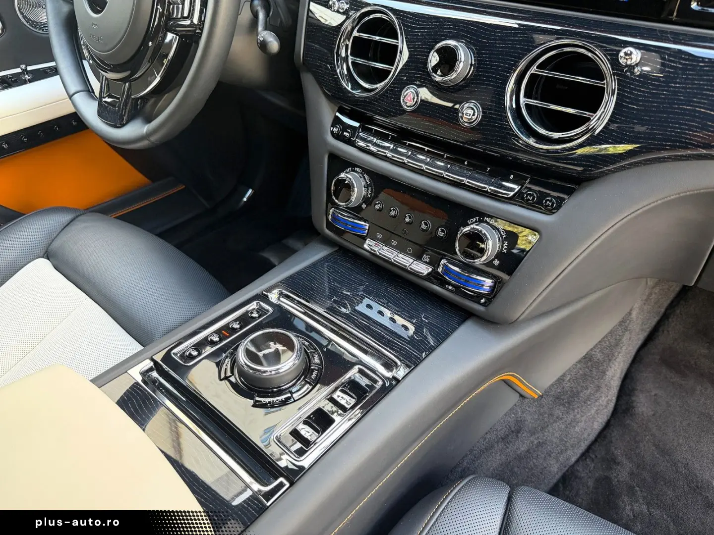 ROLLS ROYCE Ghost Series ll Theatre Picnic BeSpoke Massage