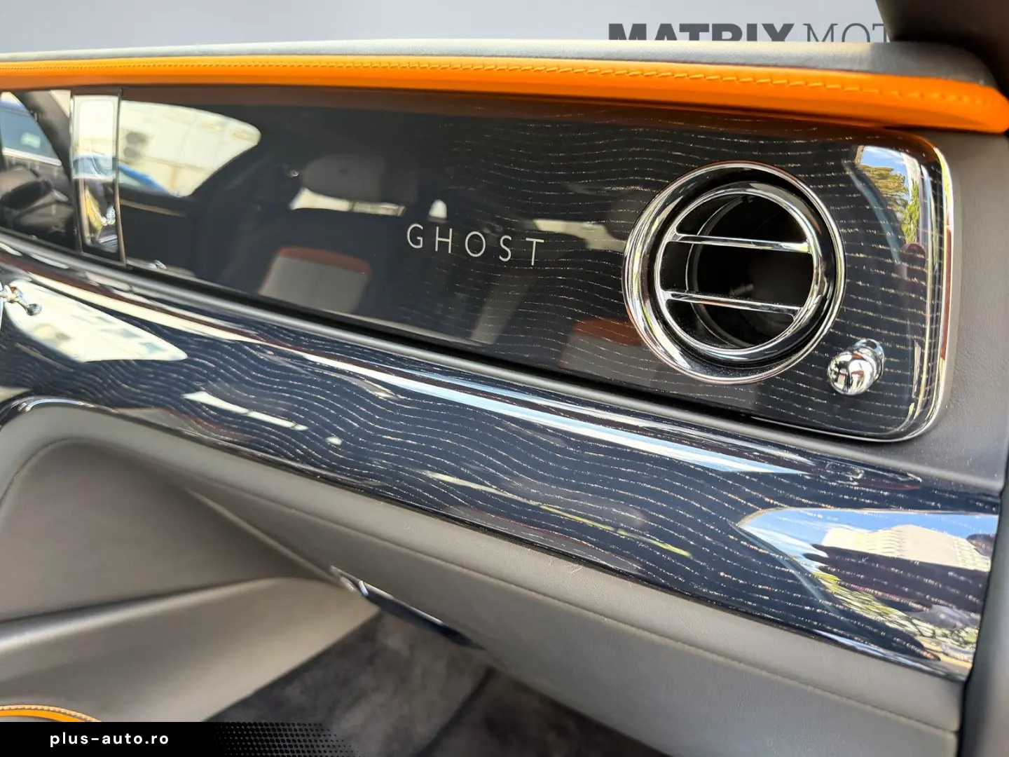 ROLLS ROYCE Ghost Series ll Theatre Picnic BeSpoke Massage