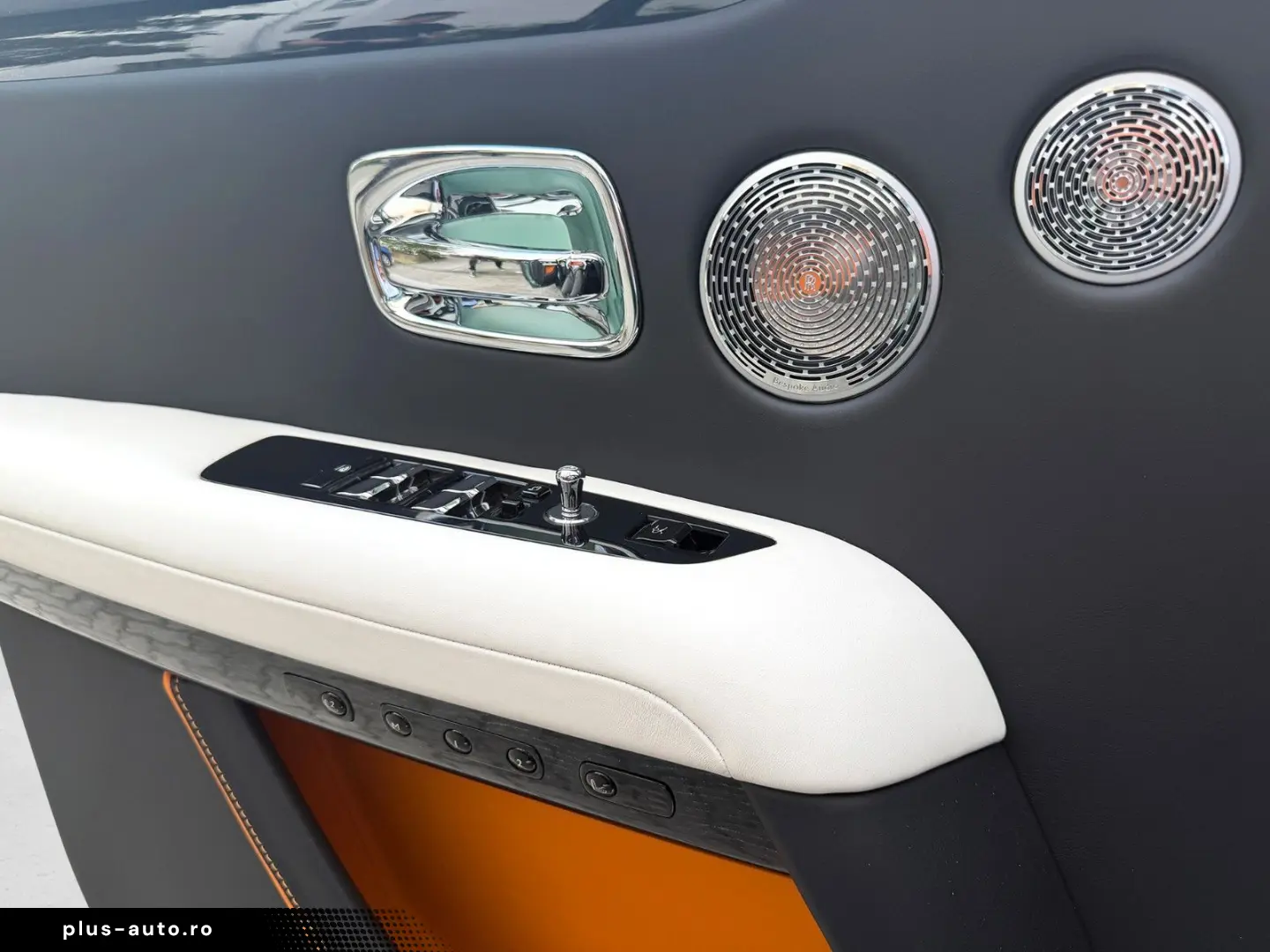 ROLLS ROYCE Ghost Series ll Theatre Picnic BeSpoke Massage