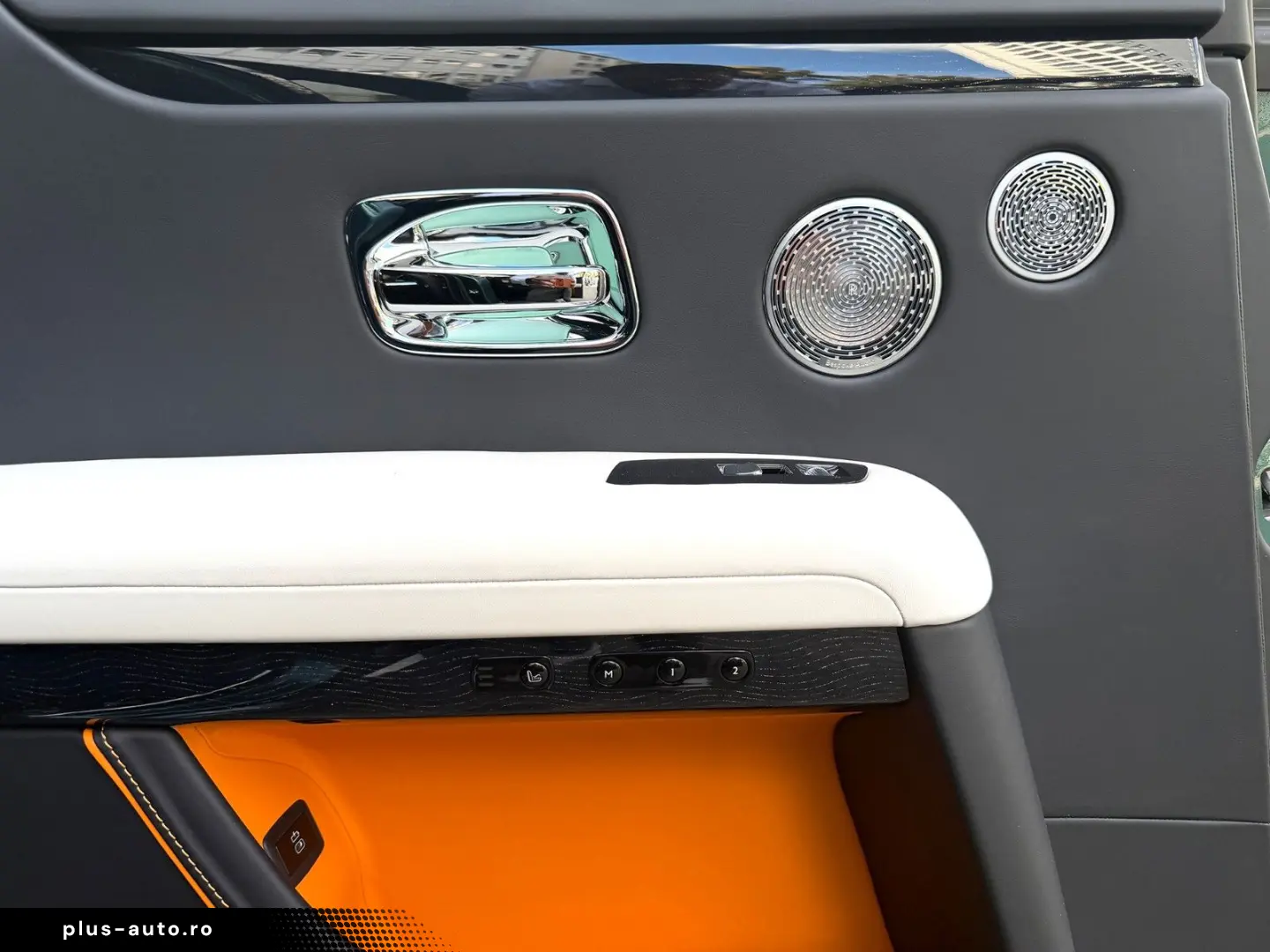 ROLLS ROYCE Ghost Series ll Theatre Picnic BeSpoke Massage