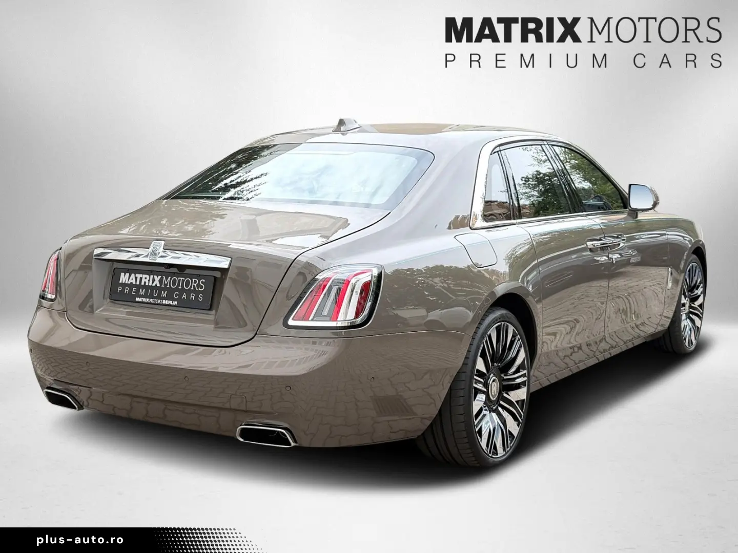ROLLS ROYCE Ghost Series ll Theatre Picnic BeSpoke Massage