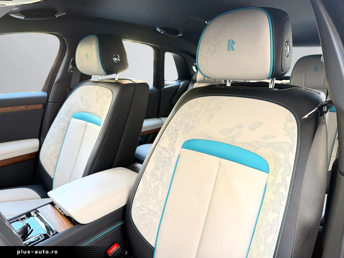 ROLLS ROYCE Ghost Series ll Theatre Picnic BeSpoke Massage