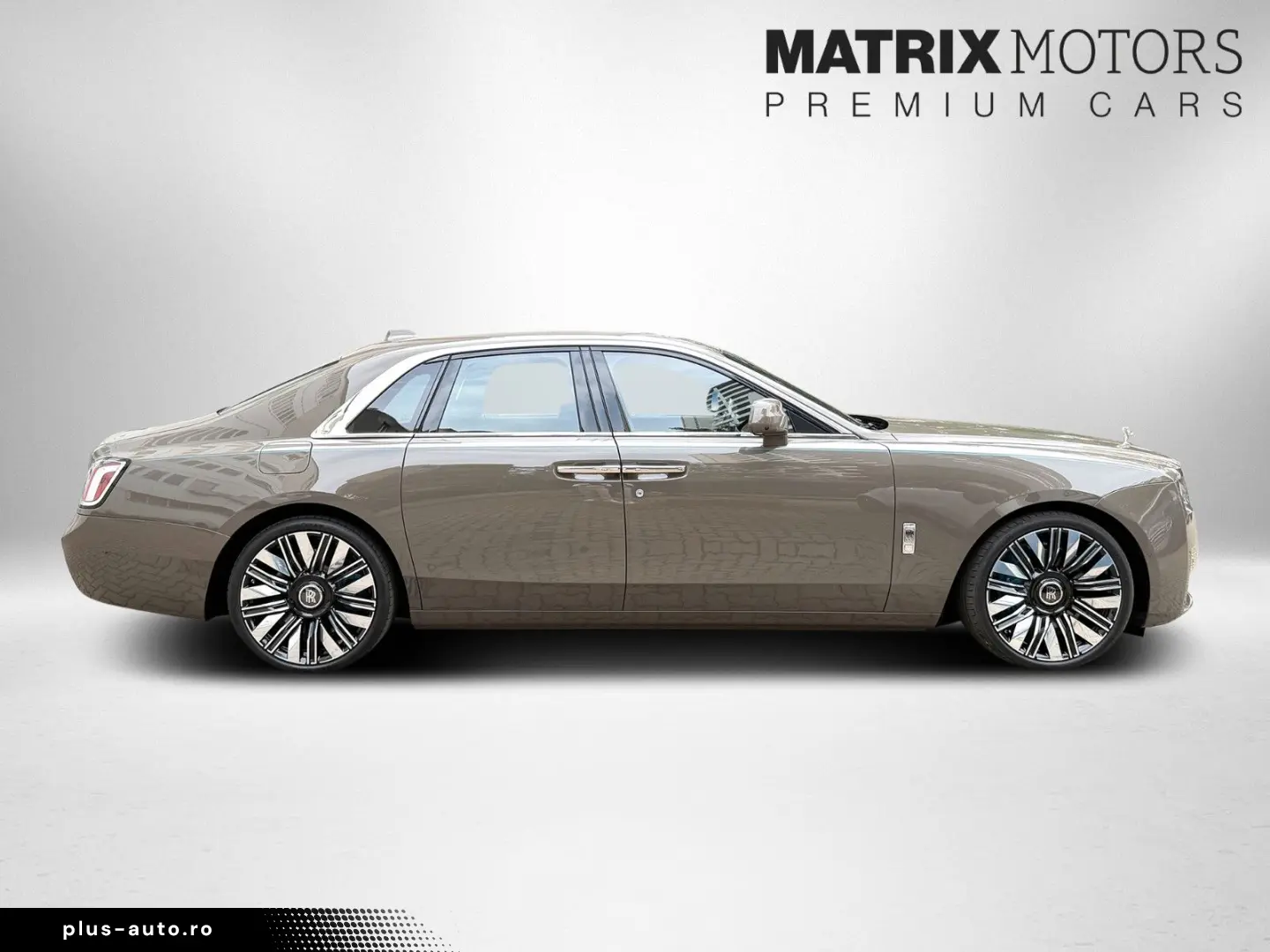 ROLLS ROYCE Ghost Series ll Theatre Picnic BeSpoke Massage