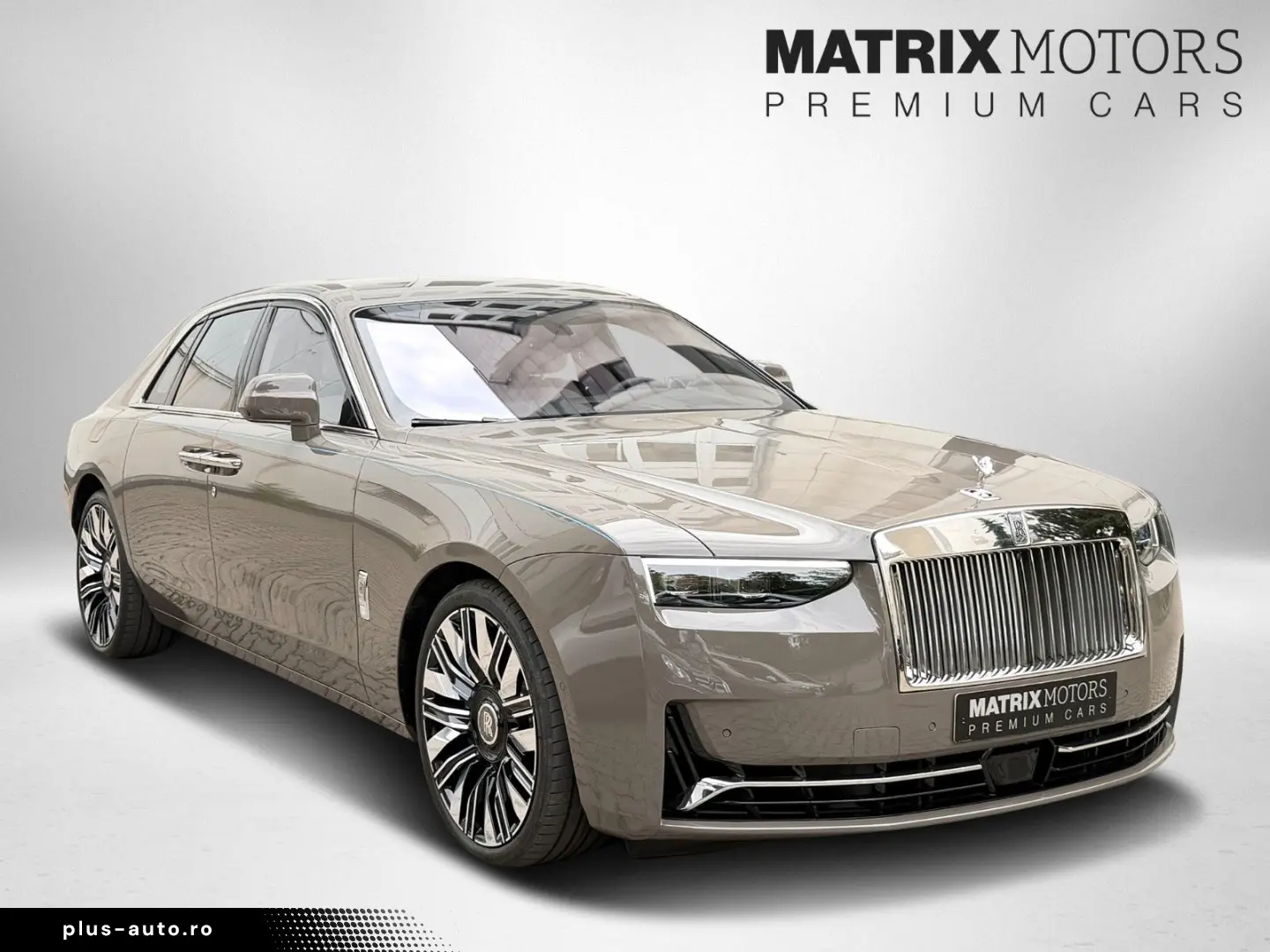 ROLLS ROYCE Ghost Series ll Theatre Picnic BeSpoke Massage