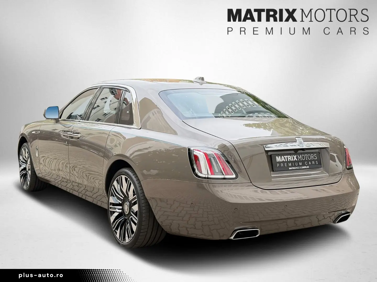 ROLLS ROYCE Ghost Series ll Theatre Picnic BeSpoke Massage