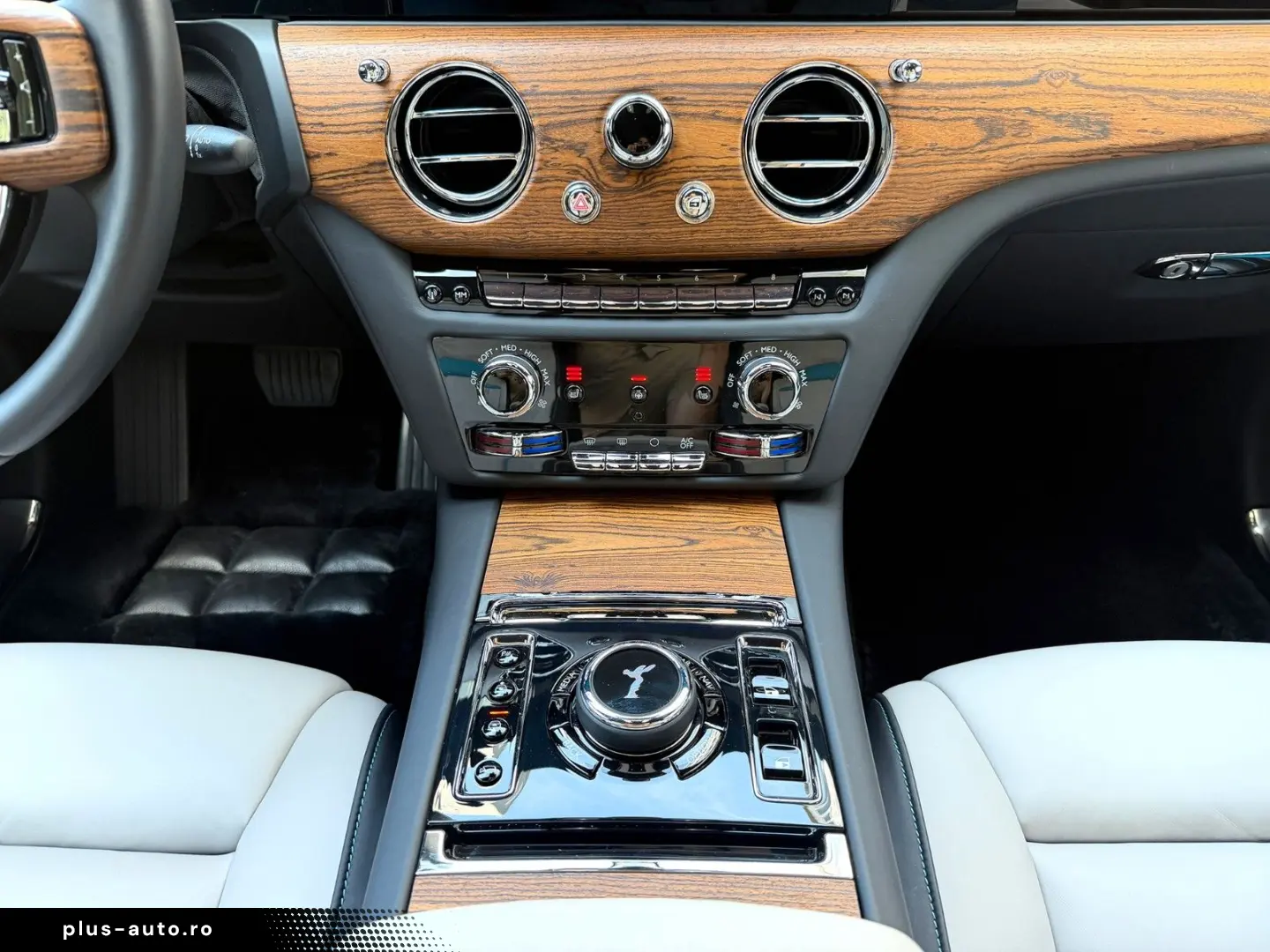 ROLLS ROYCE Ghost Series ll Theatre Picnic BeSpoke Massage