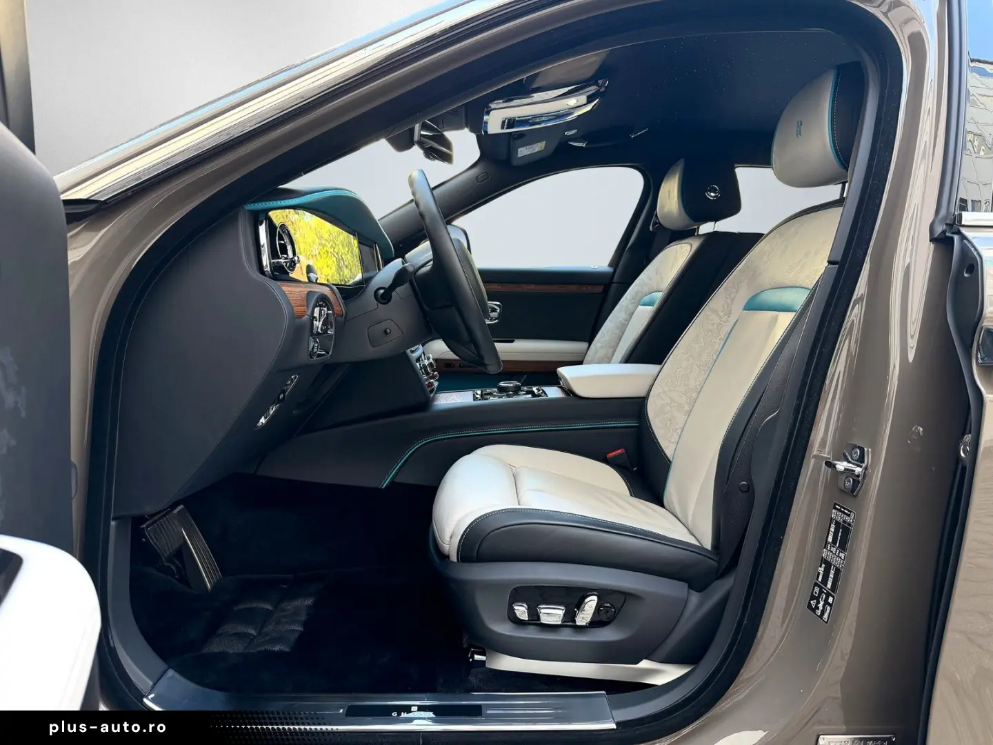 ROLLS ROYCE Ghost Series ll Theatre Picnic BeSpoke Massage