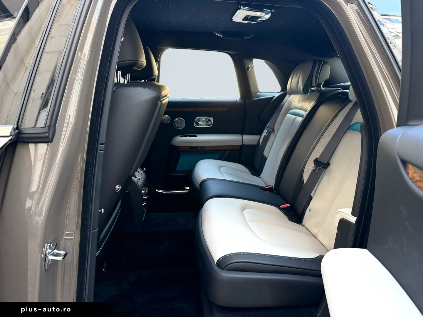 ROLLS ROYCE Ghost Series ll Theatre Picnic BeSpoke Massage