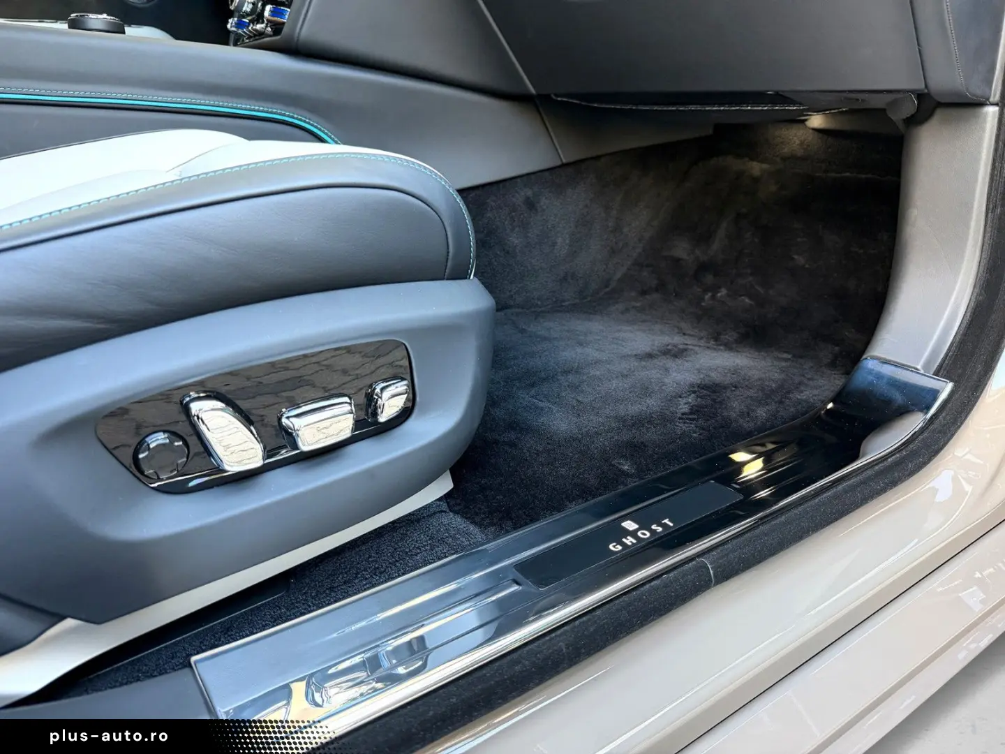 ROLLS ROYCE Ghost Series ll Theatre Picnic BeSpoke Massage