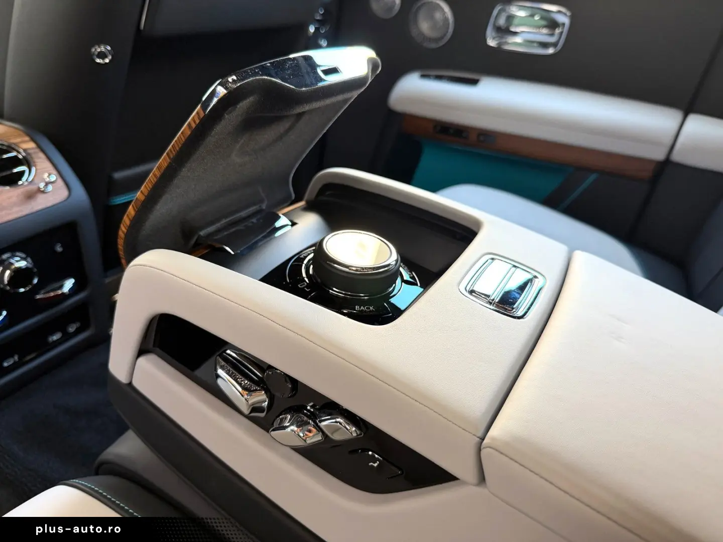 ROLLS ROYCE Ghost Series ll Theatre Picnic BeSpoke Massage