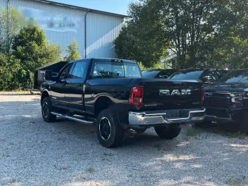 Dodge RAM 2500 Crew Cab Laramie 6.7l HO