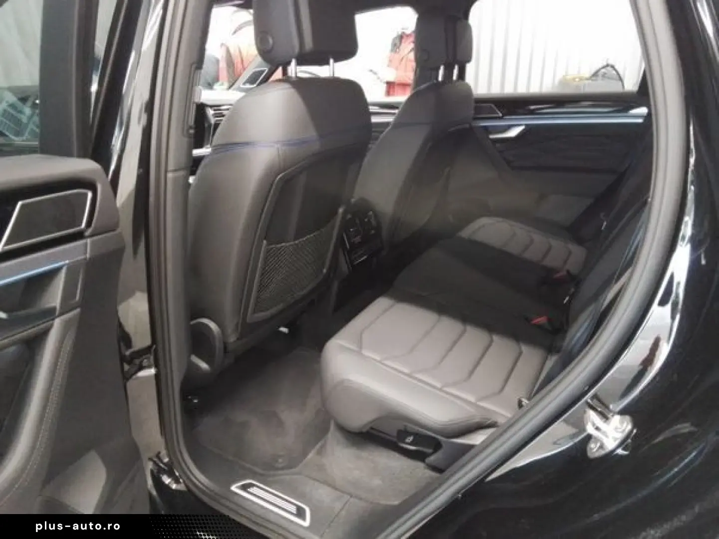 VW Touareg R HYBRID 462 HP