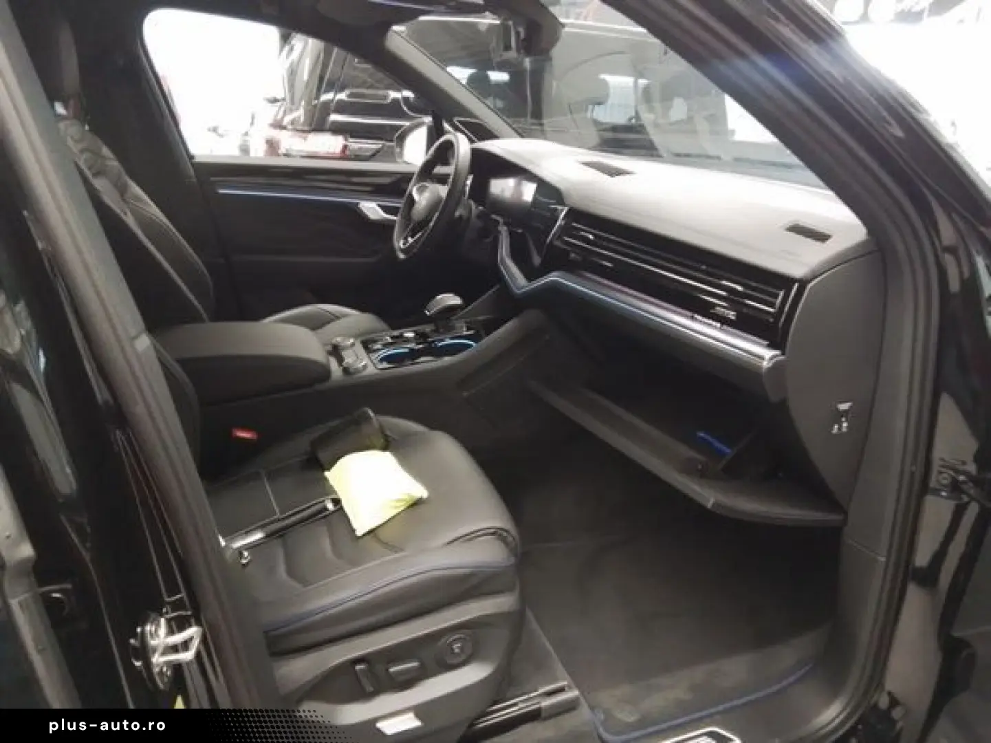 VW Touareg R HYBRID 462 HP