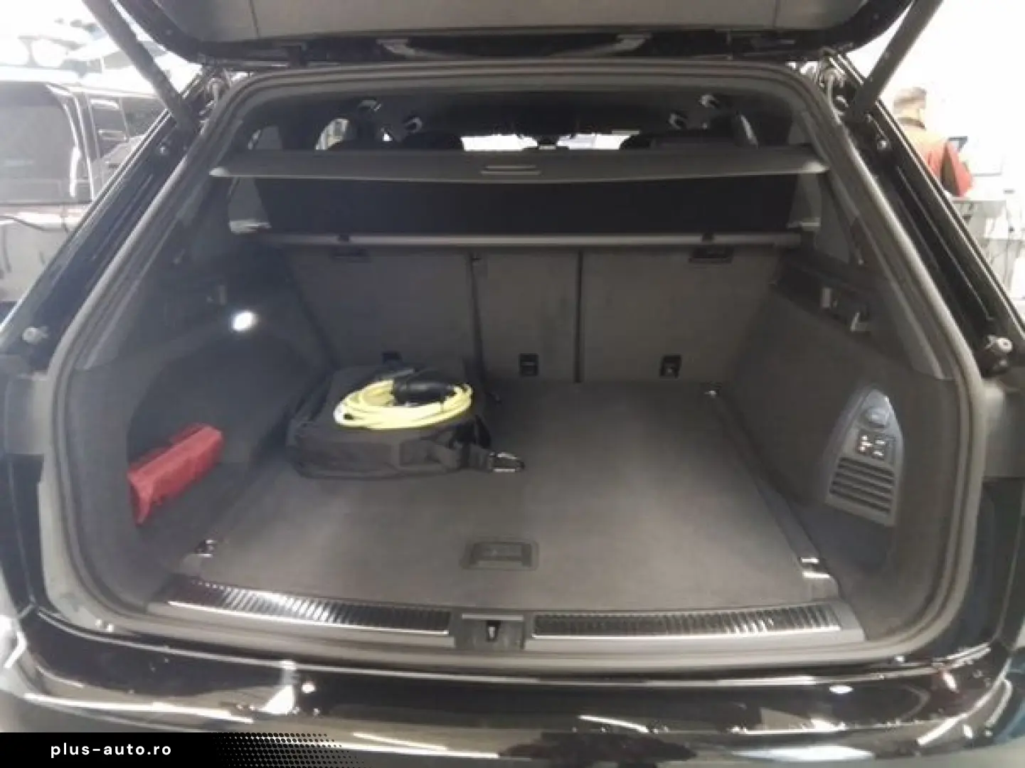 VW Touareg R HYBRID 462 HP
