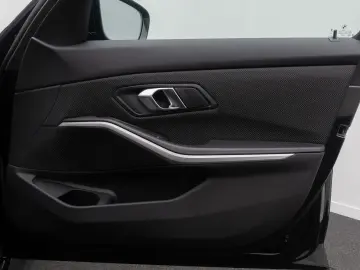 BMW 318i GeschwindigReg DAB PDC Cockpit  Widscreen