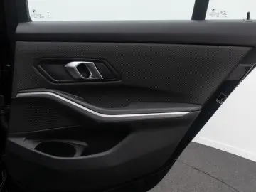 BMW 318i GeschwindigReg DAB PDC Cockpit  Widscreen