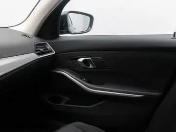 BMW 318i GeschwindigReg DAB PDC Cockpit  Widscreen