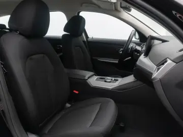 BMW 318i GeschwindigReg DAB PDC Cockpit  Widscreen