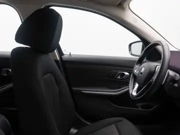 BMW 318i GeschwindigReg DAB PDC Cockpit  Widscreen