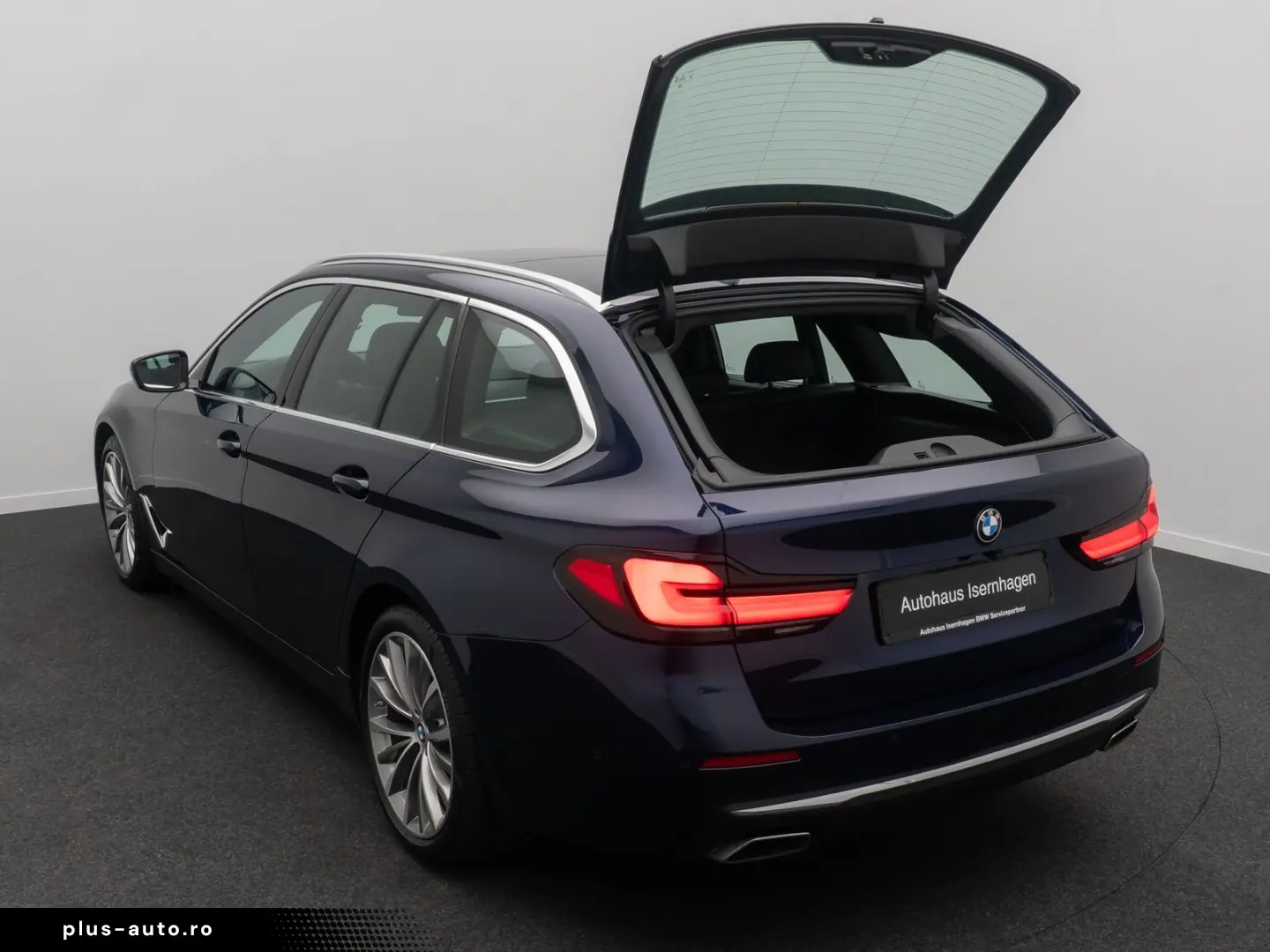 BMW 530d xD Luxury Line HUD DAB AHK Panorama H K 19