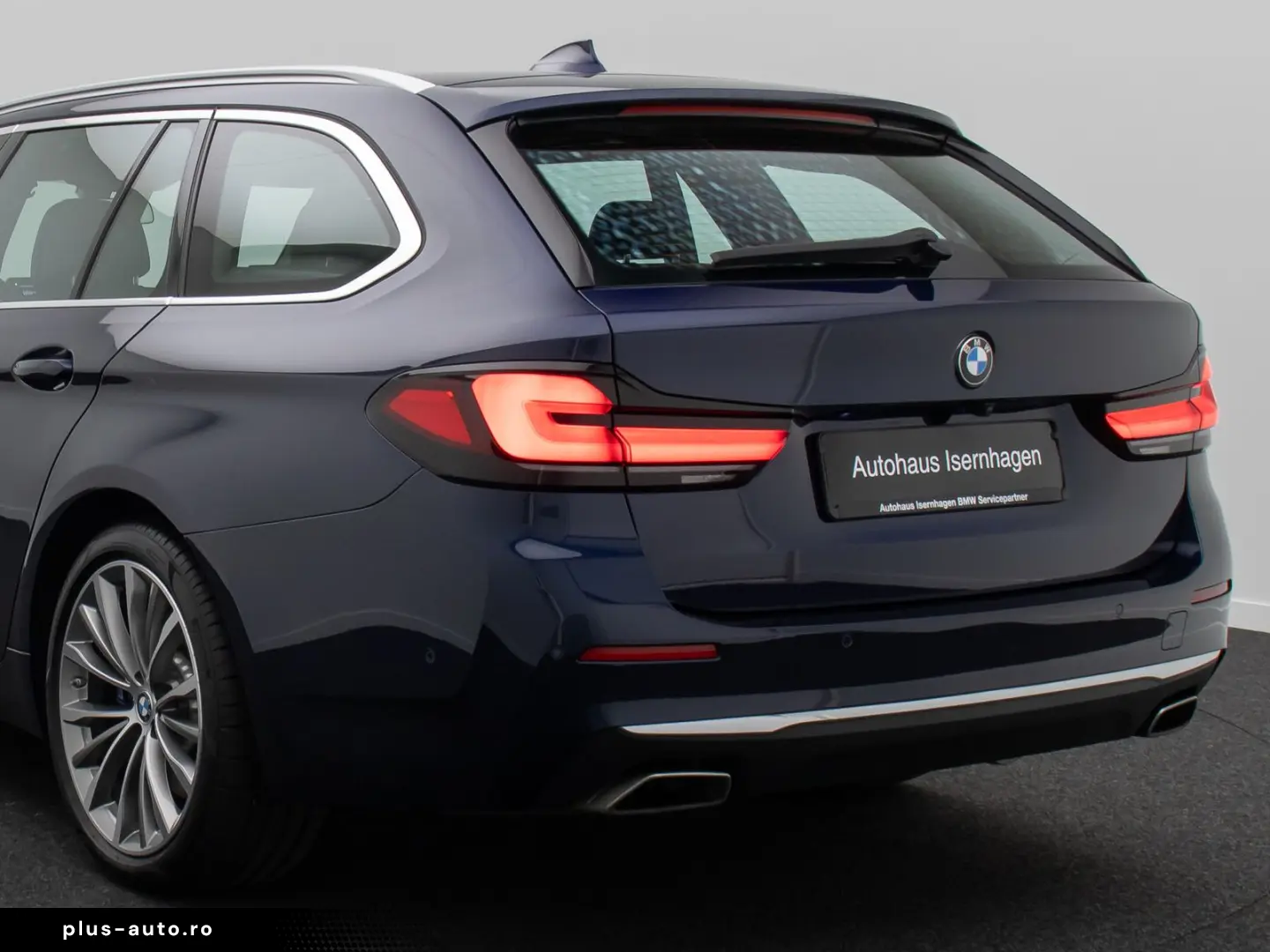 BMW 530d xD Luxury Line HUD DAB AHK Panorama H K 19