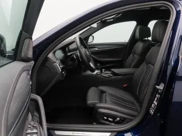 BMW 530d xD Luxury Line HUD DAB AHK Panorama H K 19