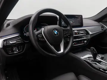 BMW 530d xD Luxury Line HUD DAB AHK Panorama H K 19