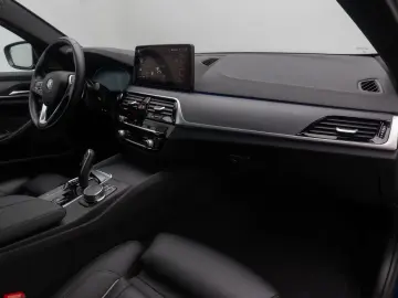 BMW 530d xD Luxury Line HUD DAB AHK Panorama H K 19