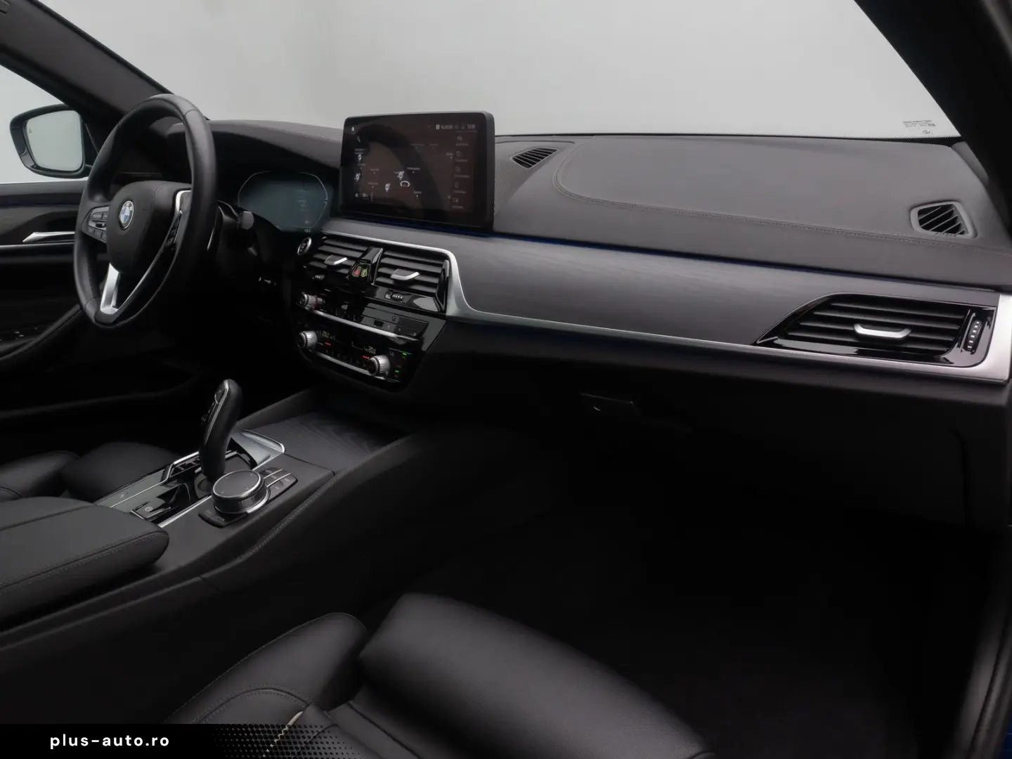 BMW 530d xD Luxury Line HUD DAB AHK Panorama H K 19