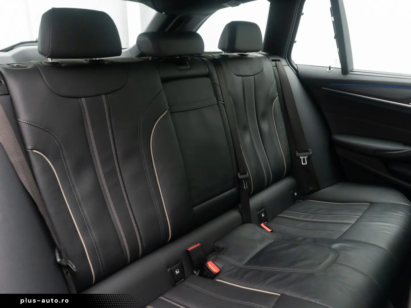 BMW 530d xD Luxury Line HUD DAB AHK Panorama H K 19