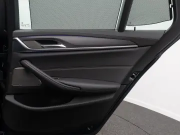 BMW 530d xD Luxury Line HUD DAB AHK Panorama H K 19