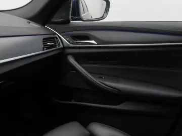 BMW 530d xD Luxury Line HUD DAB AHK Panorama H K 19